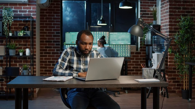 You are currently viewing The Advantages and Risks of Using Crypto in Forex Trading