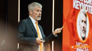 Read more about the article Strategy Reloads on Bitcoin, Buys 1,229 BTC for $109 Million