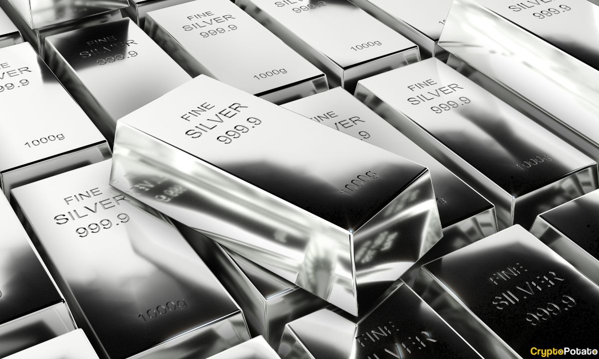 You are currently viewing Crypto Traders Pile Into Silver FOMO Before 15% Crash