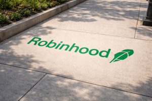 Read more about the article Robinhood Partners With Chainlink to Power Data and Tokenization on New Blockchain